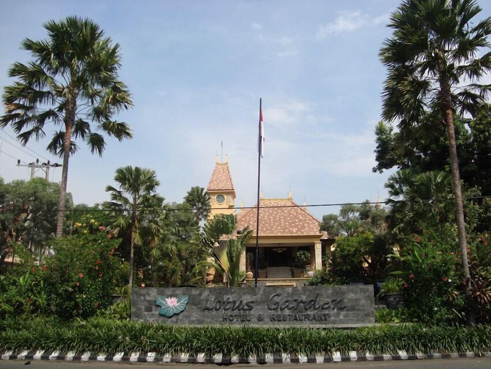 Lotus Garden Hotel Kediri  Eksteriør billede
