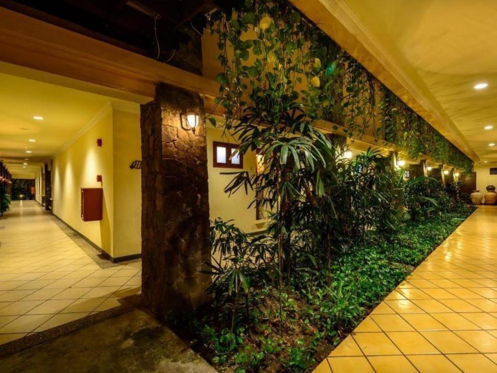 Lotus Garden Hotel Kediri  Eksteriør billede