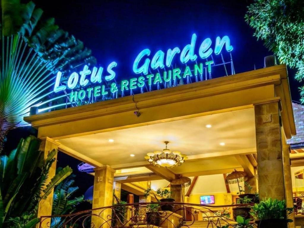 Lotus Garden Hotel Kediri  Eksteriør billede
