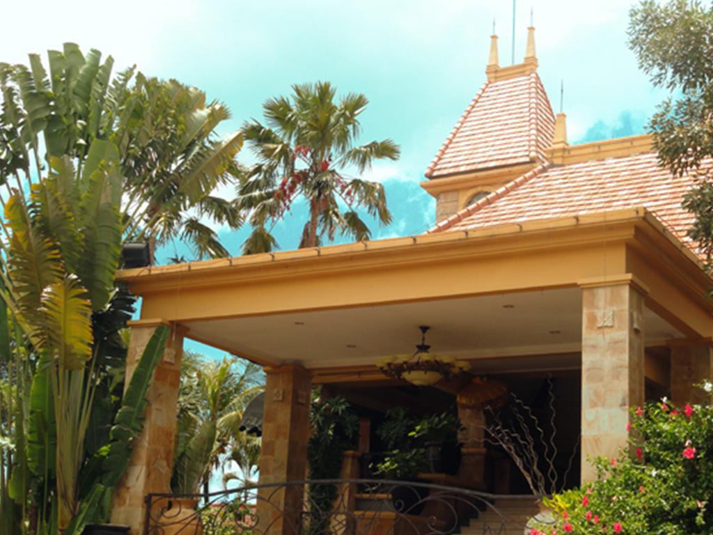 Lotus Garden Hotel Kediri  Eksteriør billede