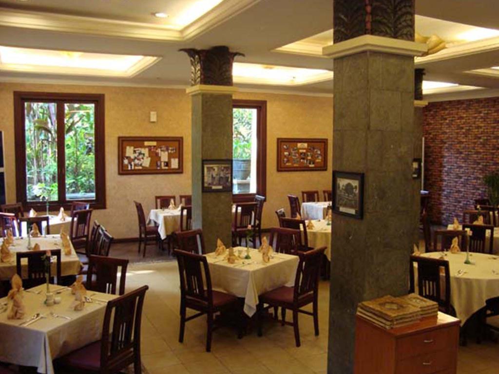 Lotus Garden Hotel Kediri  Eksteriør billede