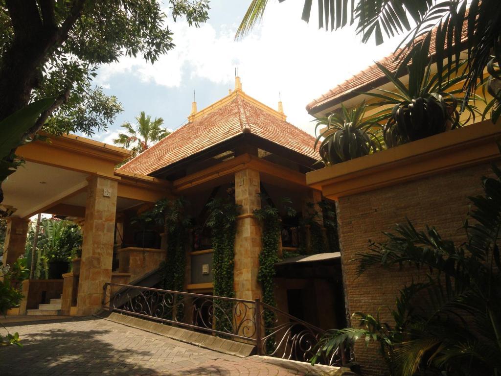 Lotus Garden Hotel Kediri  Eksteriør billede