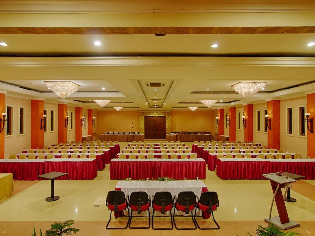 Lotus Garden Hotel Kediri  Eksteriør billede
