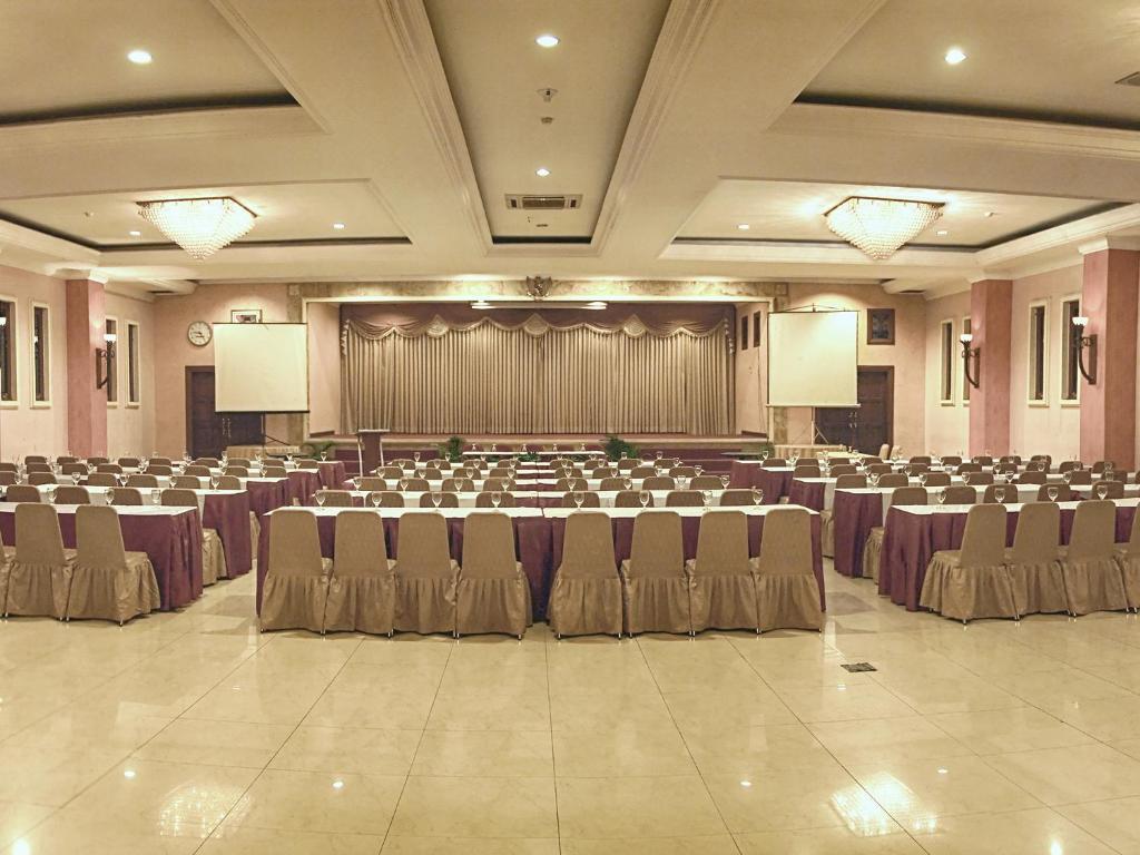 Lotus Garden Hotel Kediri  Eksteriør billede