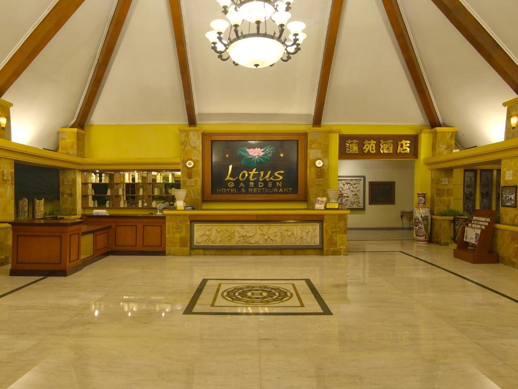 Lotus Garden Hotel Kediri  Eksteriør billede