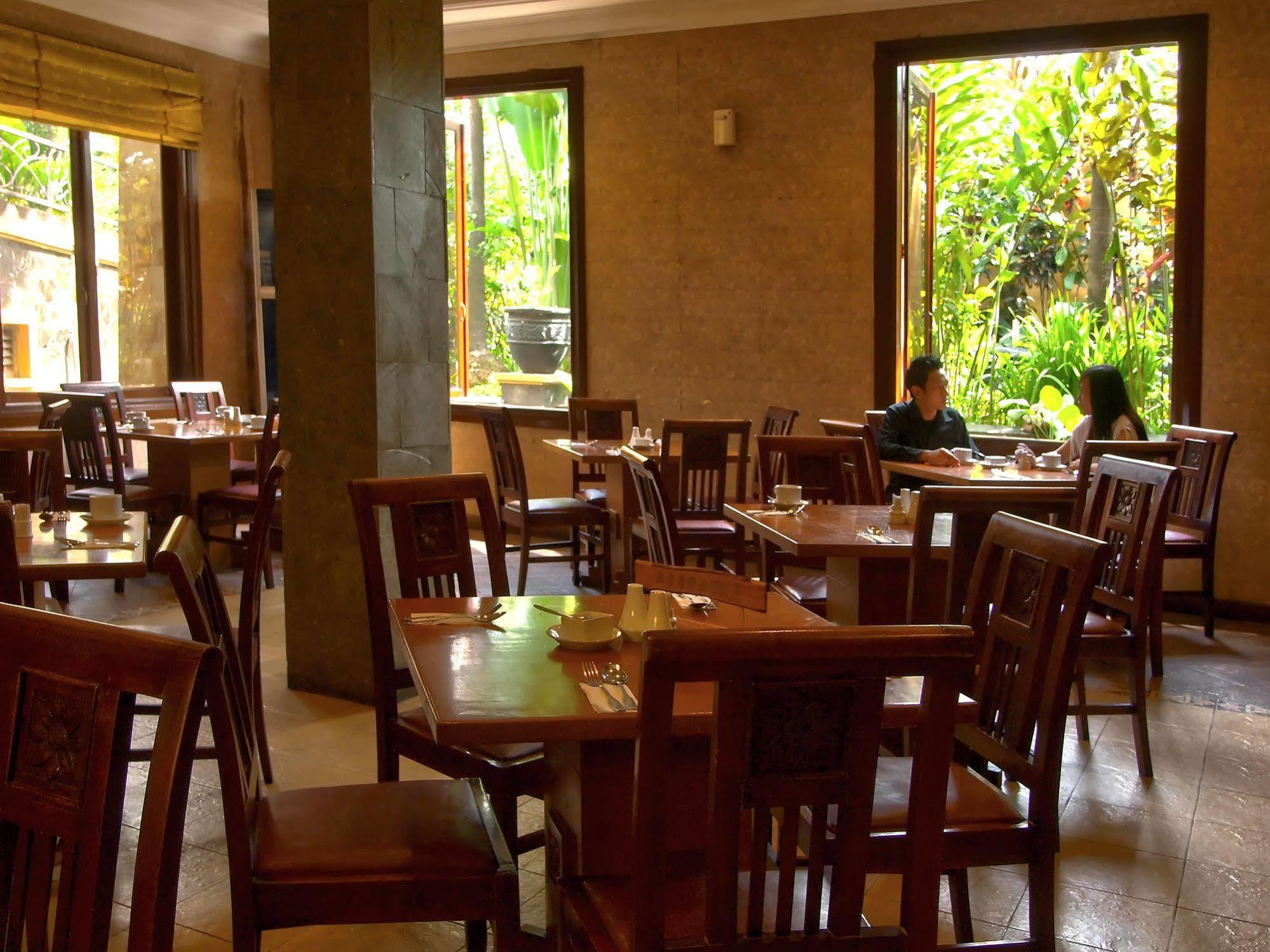 Lotus Garden Hotel Kediri  Eksteriør billede