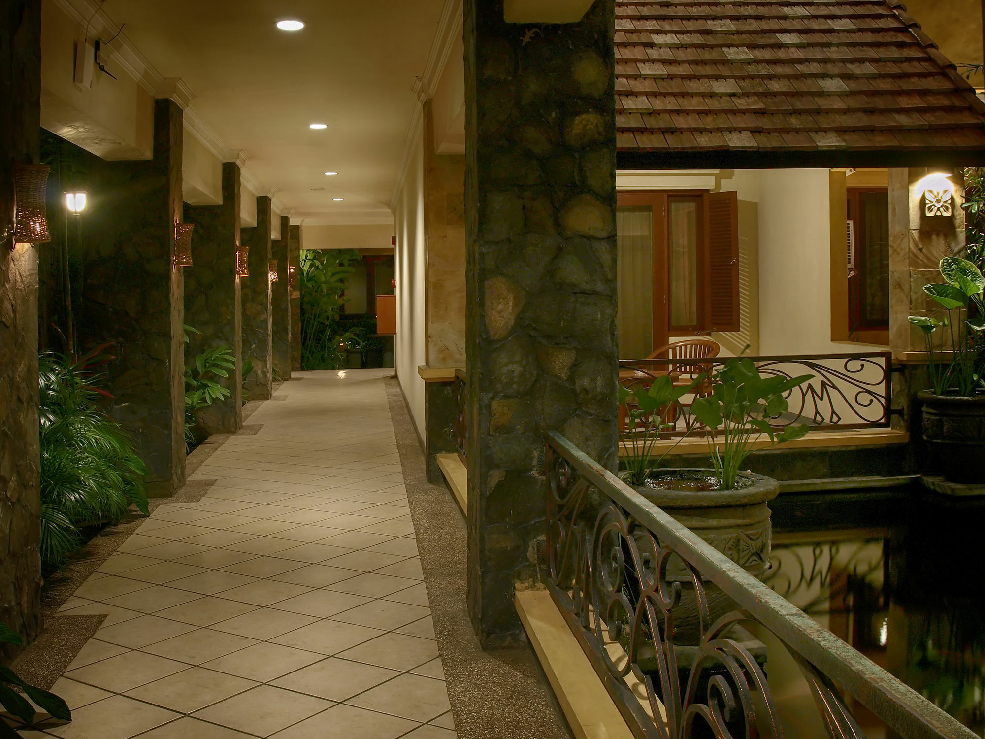 Lotus Garden Hotel Kediri  Eksteriør billede