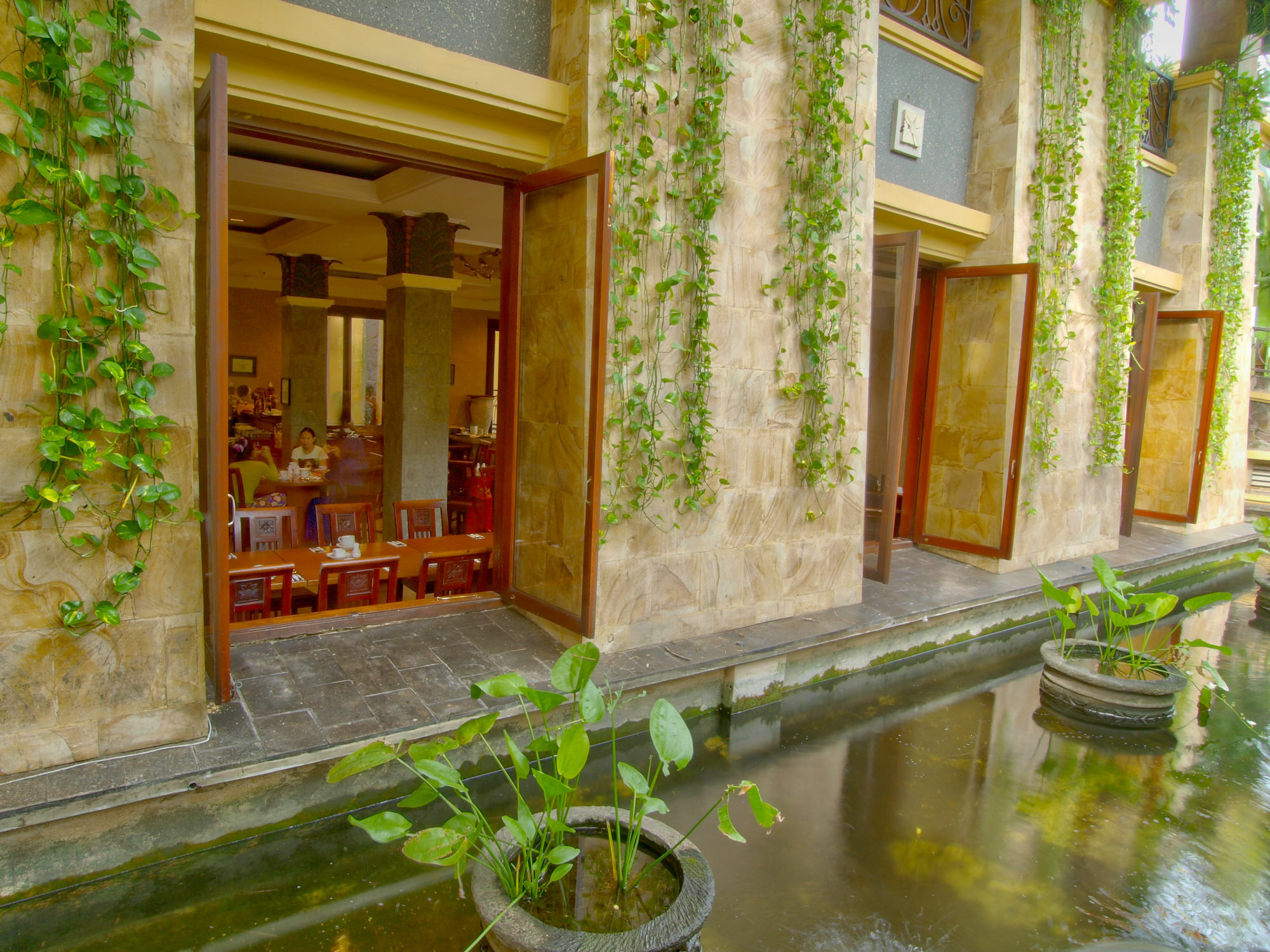 Lotus Garden Hotel Kediri  Eksteriør billede